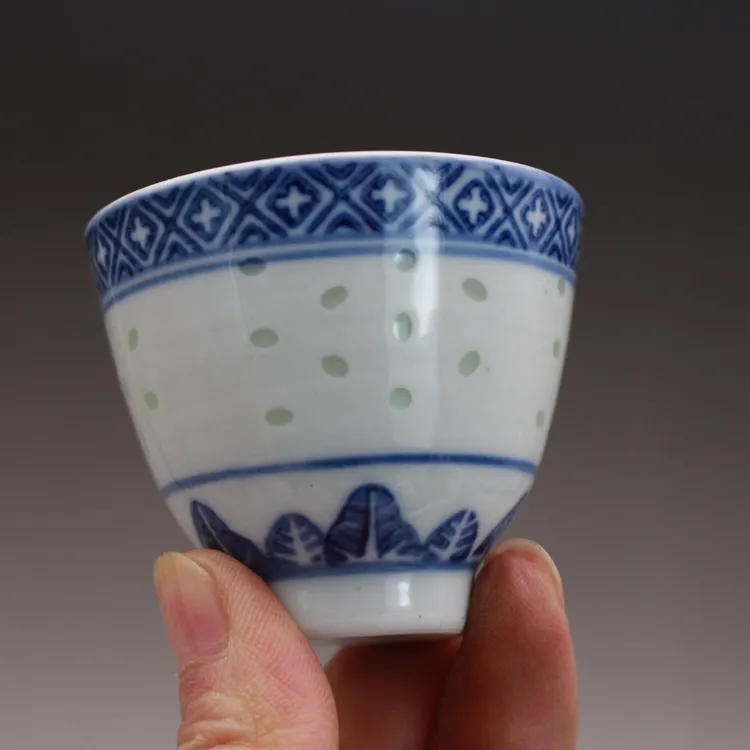 Jingdezhen Bright Porcelain Factory Blue and White RicePattern Dekorerad porslin Small Teacup Wine Cup Antik antik gammal CERA2129798