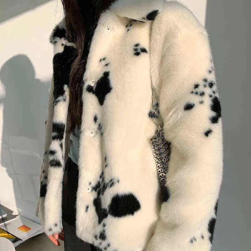 Padrão de vaca pequena coreana imitação do casaco de pele feminino fêmea curto grosso e branco manchado revestimento de pelúcia 211110