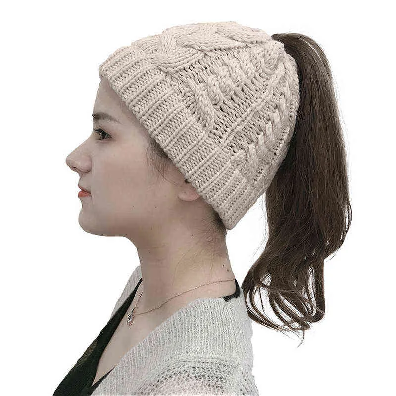 Cappello invernale lavorato a maglia da donna ragazza elasticizzato in maglia disordinato chignon coda di cavallo berretto holey cappelli caldi 211229