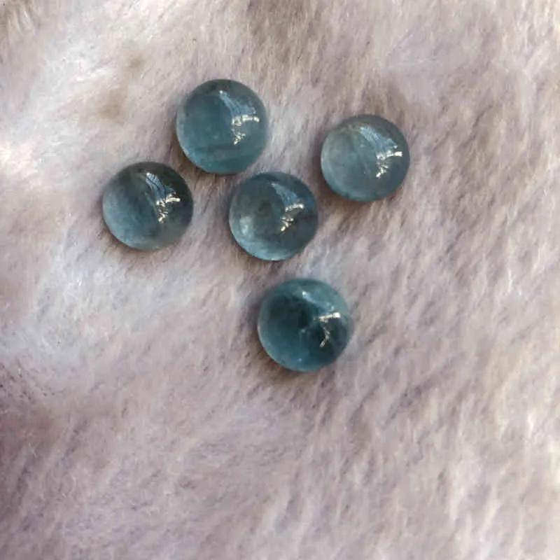 Ganze 2 Stück A-Qualität Aquamarin-Cabochon, 8 mm Edelstein, lose Perlen, runder Cabochon, Edelstein-Ring-Gesicht für Schmuck-DIY