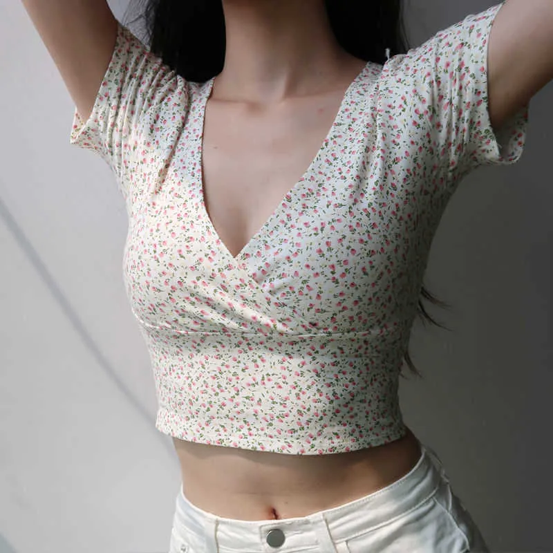 2021女性のためのビンテージの花柄のトップのためのディープV Tシャツの短いデザイン腹スリムトップスティー女性夏服x0628