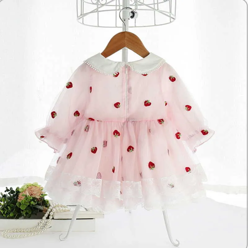 Partihandel vårflickor klänningar långa puff ärmar peter pan krage jordgubbe söt stil båge barn kläder e9159 210610