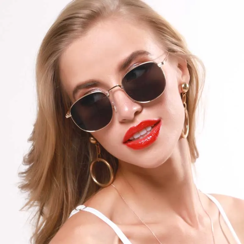 Lucky Mystery Box al 100% a sorpresa di occhiali da sole polarizzati di alta qualità donne Uv400 Retro Frame Designer Natali