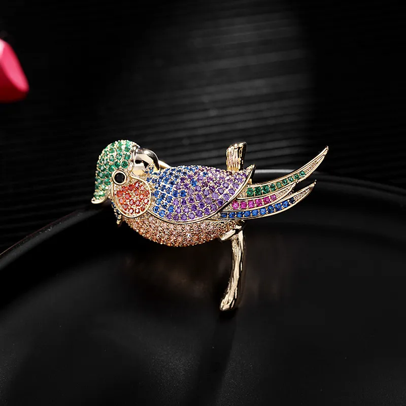 Multicolor Cubic Zirconia Bird Brosches Pins Korea Fashion Statement Animal Bouttoniere Tillbehör Lyx Bröllop Corsage