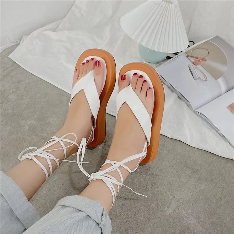 Kadınlar Yaz Sandalet 2024 Yeni Kore Moda Sandal Sandal Slip Olmayan Platform Vintage Roman Plaj Sandalet Bayanlar Flip-Flops Ayakkabı