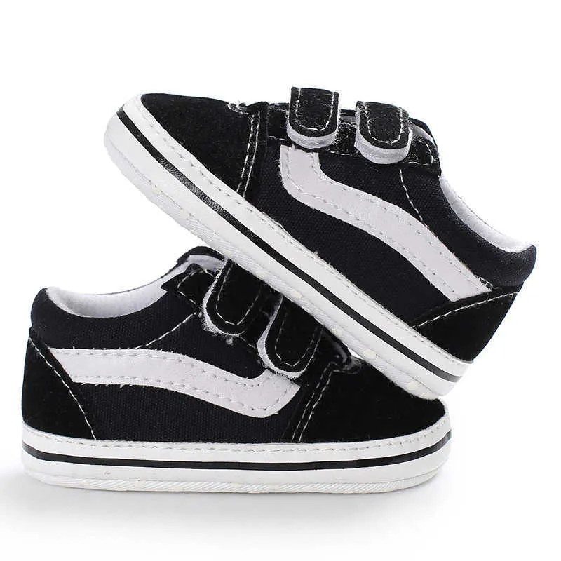 Ilk Yürüteçler Bebek Bebek Beşik Ayakkabı Yenidoğan Kız Erkek Ayakkabı Kaymaz Tuval Sneaker Eğitmenler Prewalker Siyah Beyaz 0-18 M