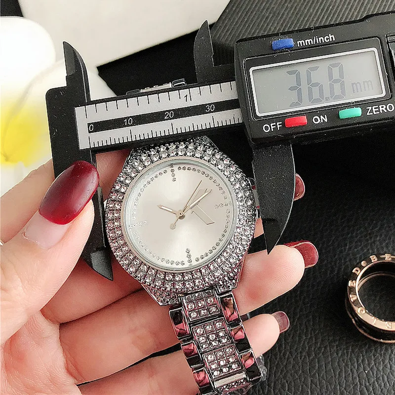 Brand Watches Women Girl Crystal Big Letters Stil Stahlband Quarz Handgelenk Uhr M906660609