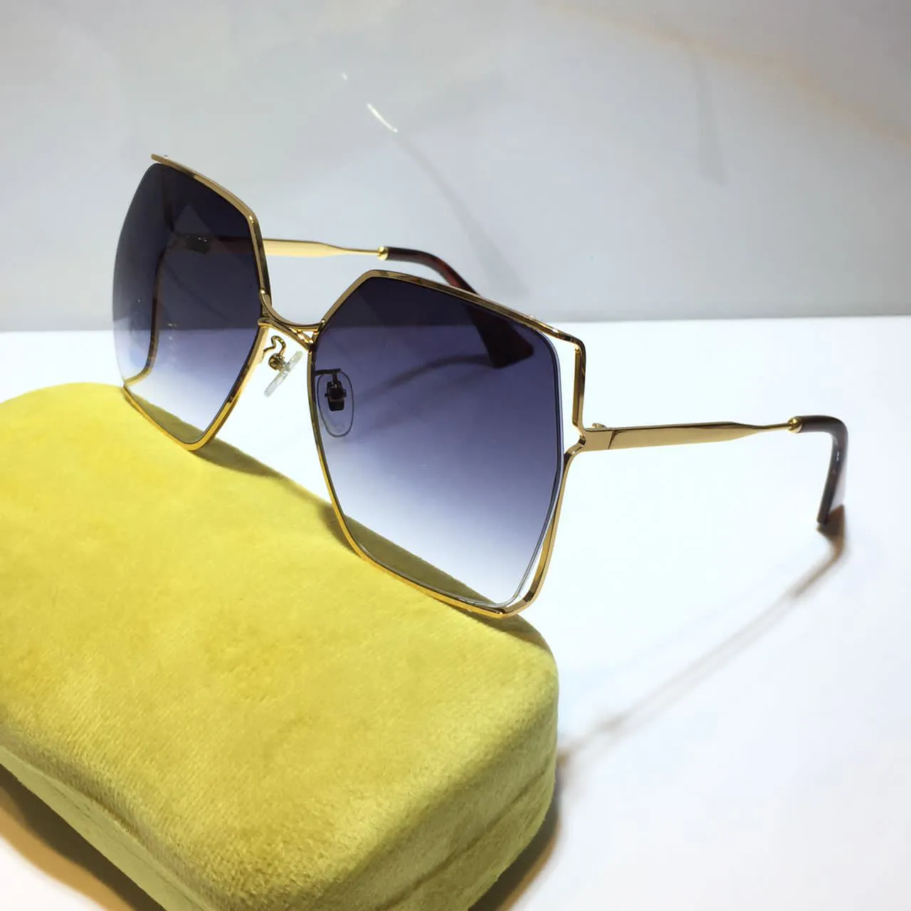 Gafas de sol para mujer, moda clásica de verano, estilo 0817, gafas con montura de metal y tablones, lentes de protección UV de alta calidad 0817S256b