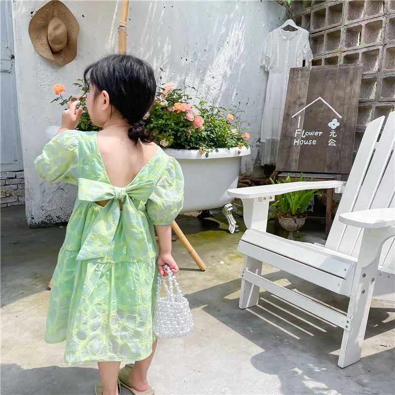Style coréen Été Enfants Filles Robe Vert Dos Ouvert Bow Manches Bouffantes Col Carré Enfants Vêtements De Mode E7036 210610