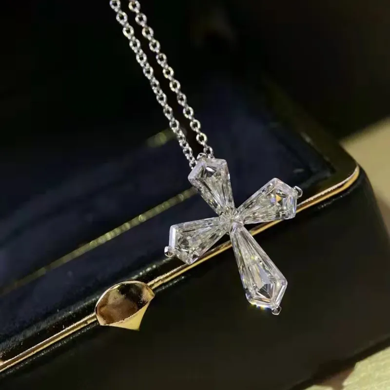 Oevas 100% 925 Sterling Silver Sparkling High Carbon Diamond Cross Pendant Halsband För Kvinnor Bröllopsfest Fine Jewery Presenter