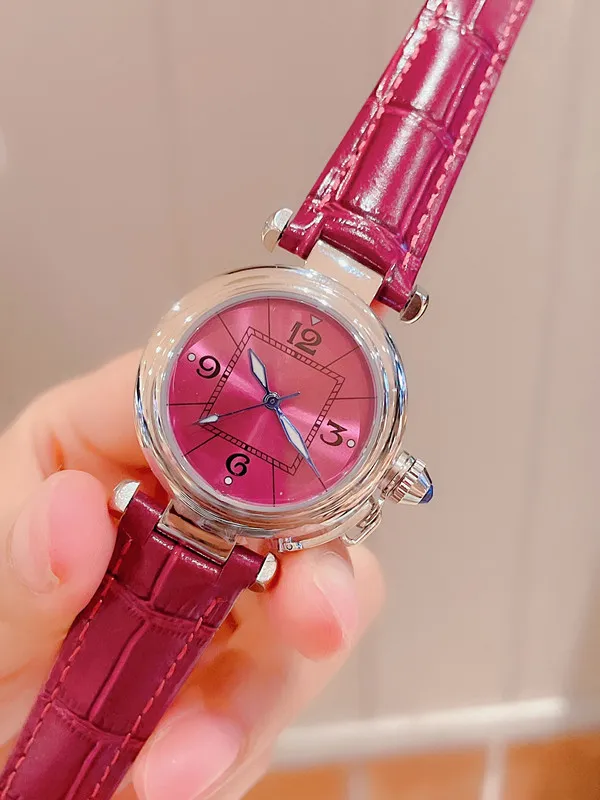 새로운 패션 브랜드 여성 쿼츠 시계 파샤 디자인 스퀘어 라운드 다이얼 핑크 흰색 자주색 가죽 손목 시계 캘린더 시계 264z