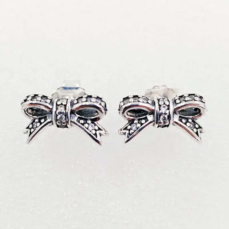 Charms Designer Jewelry Authentic 925 Sterling Silver Delicate Bow Stud Earring Pörhängen Lyxiga kvinnor Valentine Day Bi9943785