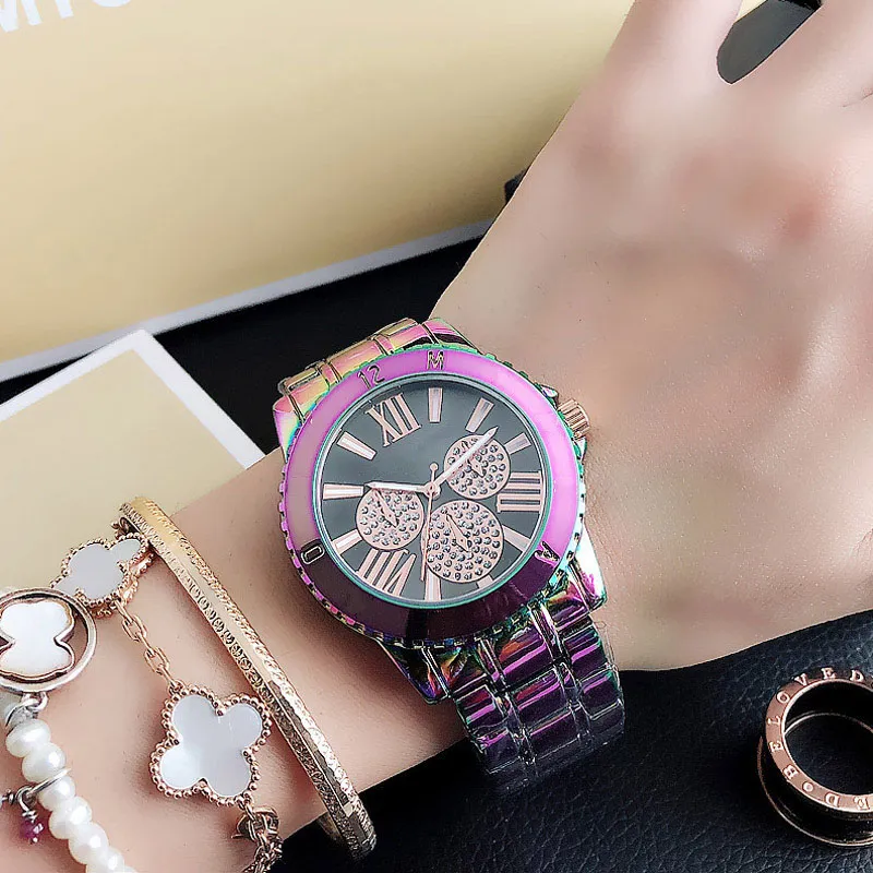 Marken-Quarz-Armbanduhr für Damen und Mädchen, 3 Zifferblätter, Kristall-Stil, Metall, Stahlband, Uhren M95
