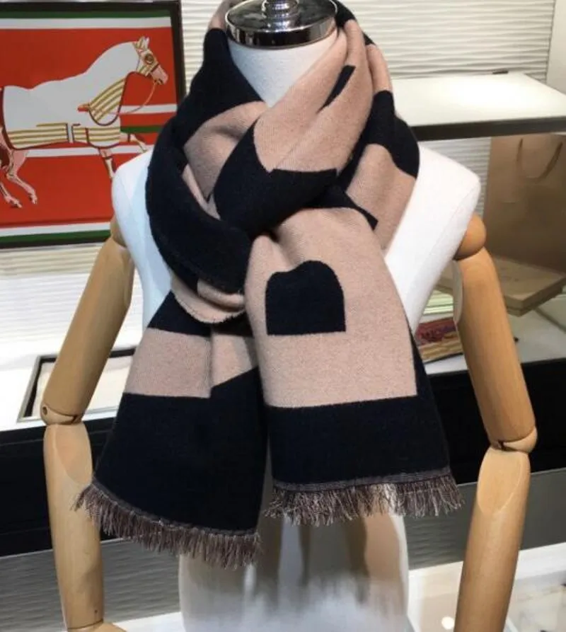 Sciarpa di design Sciarpe invernali di moda Morbido cashmere Grande lettera Design reversibile uomo Donna Scialle i di alta qualità3073