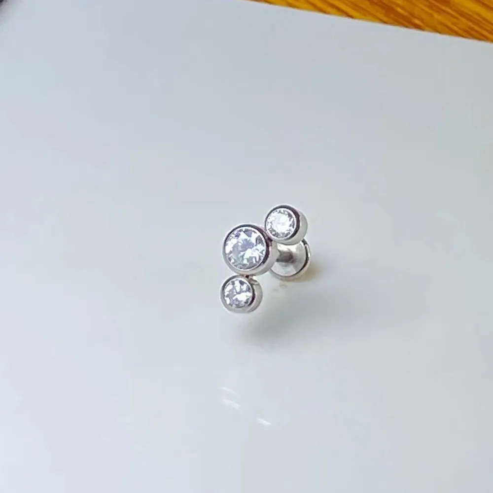G23 Titanium Labret Stud Zircon Cluster Ear Tragus Helix Cartlidge arrings Lage Percing Jewelry Women Lip Ring6405562