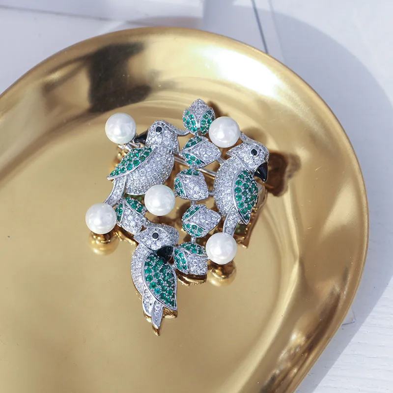 Korea Fashion Pearl Bird Brooch Jewelry Bling Cubic Zirconia Brooches Pins Suit Pin Women Luxury Wedding Corsage