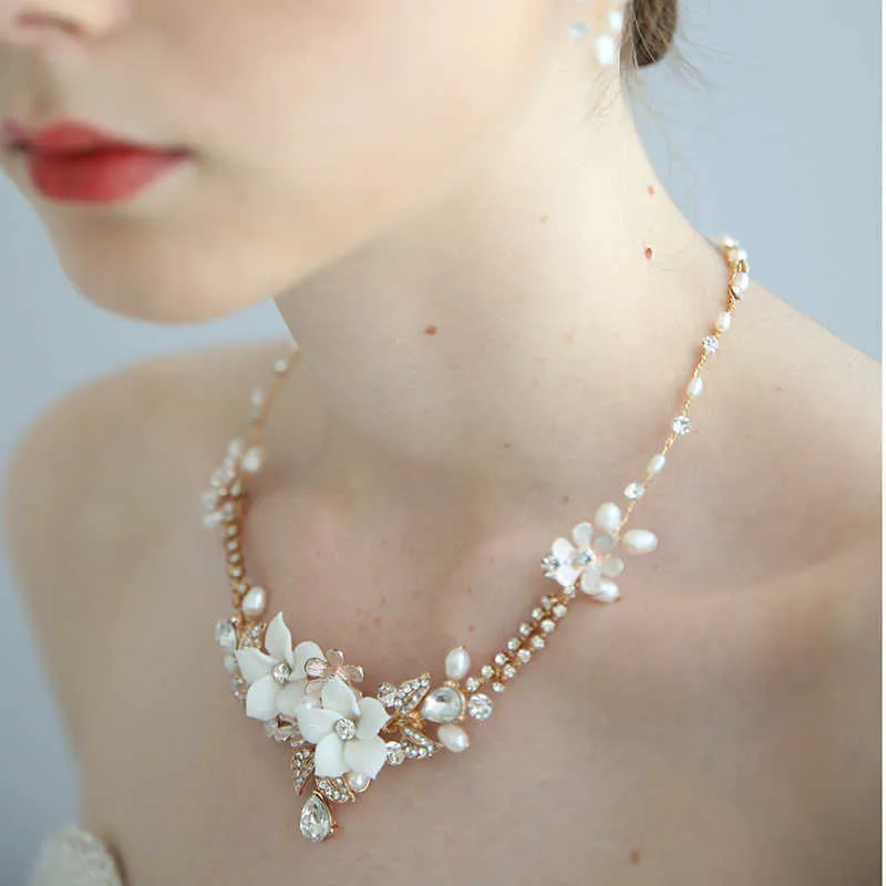 Délicat collier de mariée florale avec boucles d'oreilles perles d'eau douce femmes bijoux à la main mariage bal ensemble de bijoux H1022