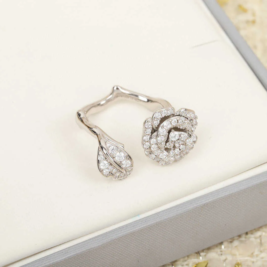 2022 marca de luxo pura 925 prata esterlina jóias rosa camélia diamante rosa flor anéis de casamento qualidade superior design fino party2110183