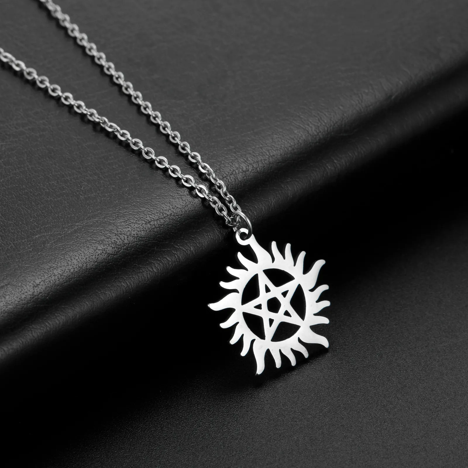 Skyrim Stainless Steel Shining Sun Pentagram Pendant Necklace Supernatural Dean Statement Box Chain Necklaces Jewelry Women Men Y0251s