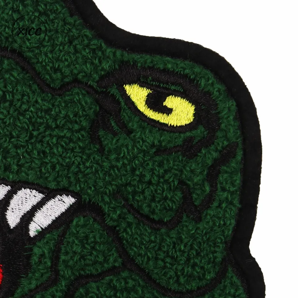 Haft ręcznik Cartoon Dinosaur Chenille Patch Custom Szycie na Odznaka Super Chłodna Koszykówka Patchwork Naklejki Aplikacje do Torby Odzieżowe