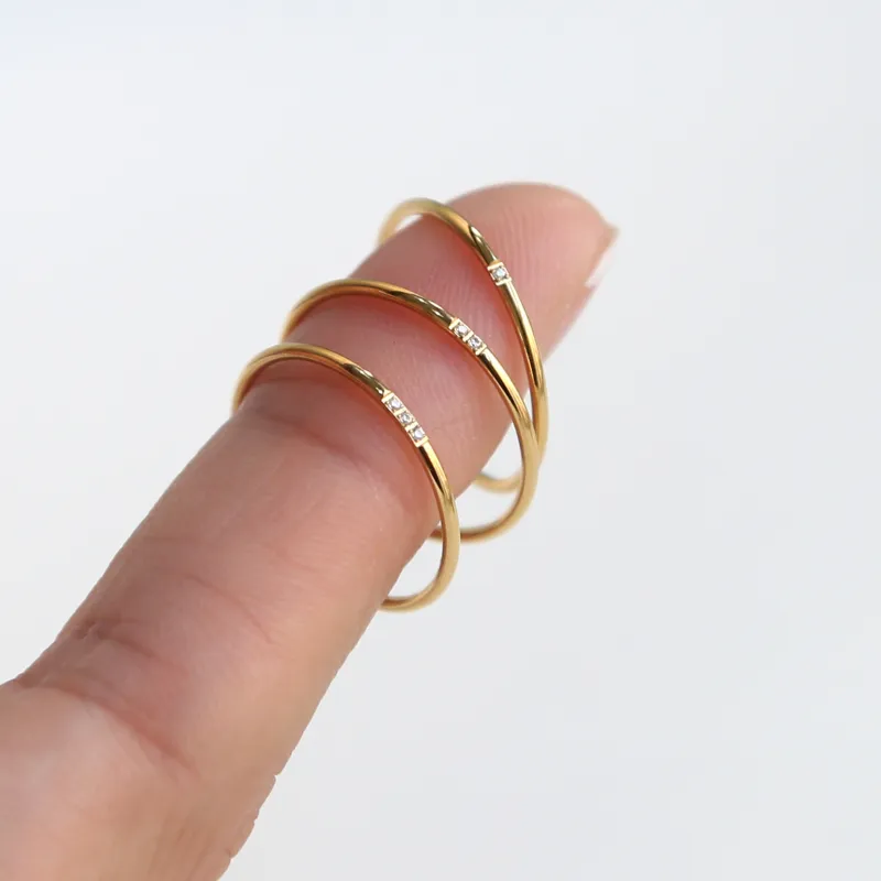 Basique minimaliste un deux trois anneaux d'or minces remplies de pierre AAA CZ pour les femmes Set en acier inoxydable étanche Exp8229200