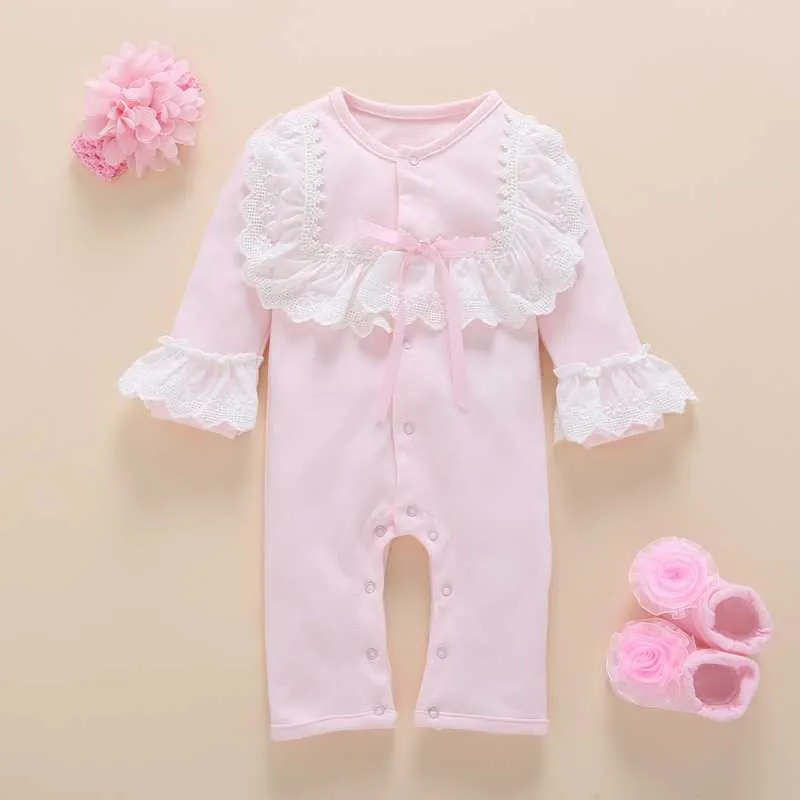 born Baby Girl Kläder Höst Bomull Spets Princess Style Jumpsuit 0-3 Månader Spädbarn Romper Med Strumpor Pannband ropa bebe 210826