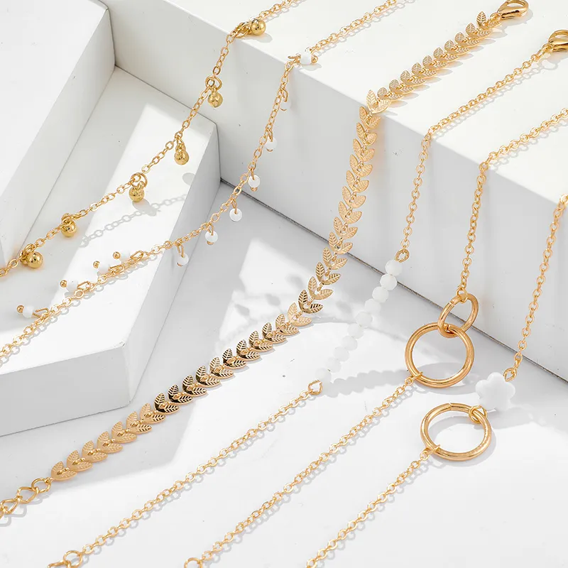 Bracelets Gold Tassel pour femmes Boho Bijoux Feuilles géométriques Perles Ensemble de bracelet de charme à la main
