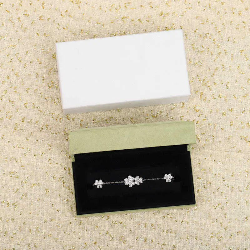 2022 HOT PURE 925 Sterling Silver smycken Kvinnor Flower Cherry Armband Party Wedding Diamond Luxury Brand Top Quality Lock Cute