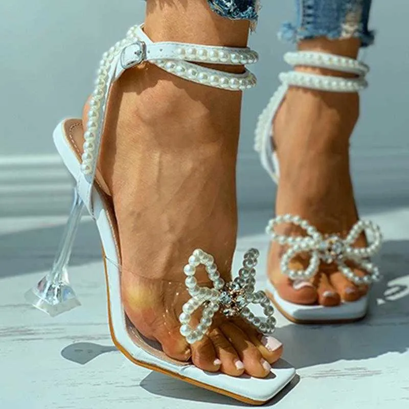 2021 sommer Frauen Casual Schuhe Mode Strand Tragen Weiße Sandalen Perlen Bowknot Dekor Karree Pyramide Party High Heels Y0714