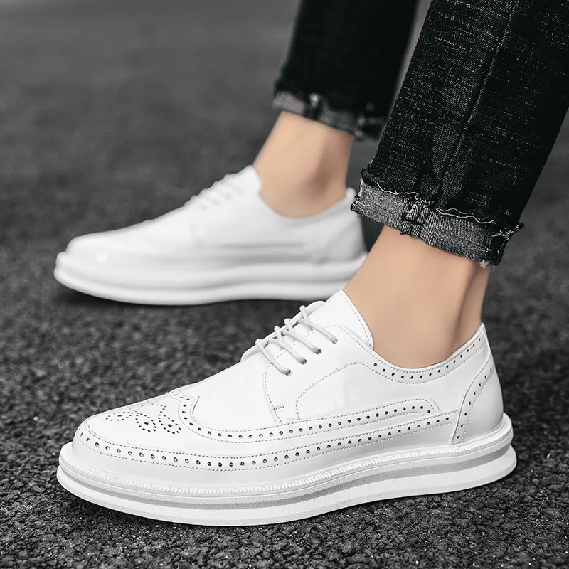 Brogue chaussures hommes formelles en cuir blanc affaires chaussures décontractées 2022 tendance mode robe bureau mariage luxe homme chaussure