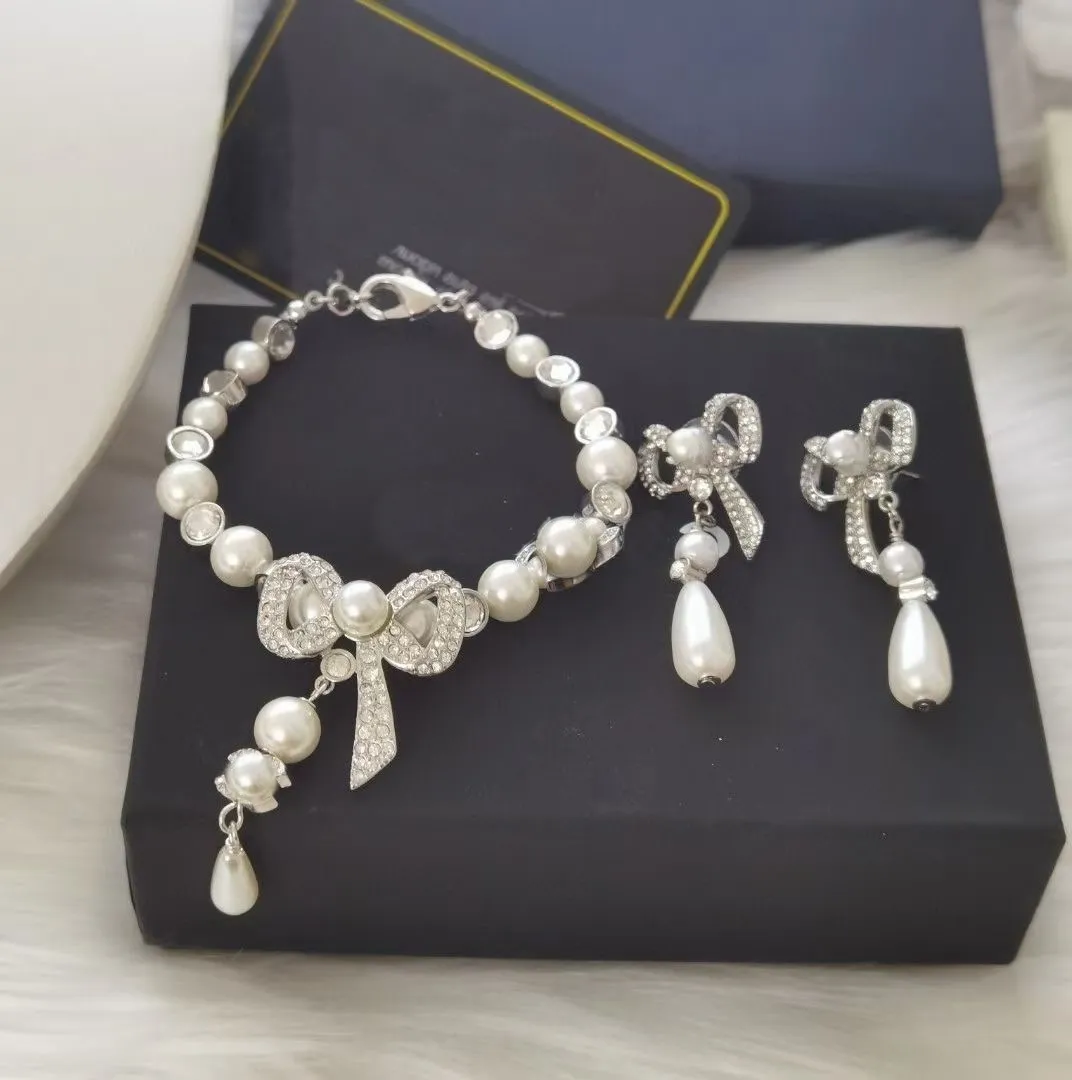 Toppkvalitet DiAmants Luxury Pearls Pendant Halsband för Woman Classic Style Manufacturer Wholer Brand Design Vintage Popular237a