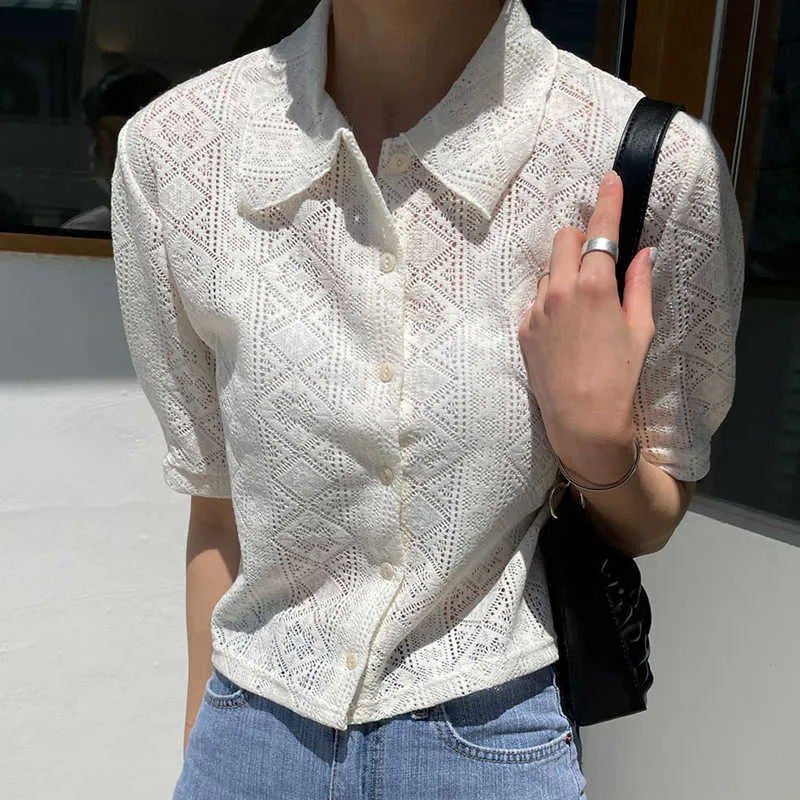 Korejpaa Kvinnorskjorta Sommar Koreanska Chic Retro Temperament Lapel Single-breasted Micro-Transparent Lace Crocheted Blouses 210526