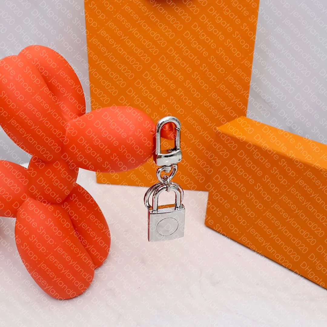 Mp2985 b f asma kilit torbası cazibesi anahtar tutucu parçaları aksesuarlar tasarımcı Keying moda anahtarlık 304w