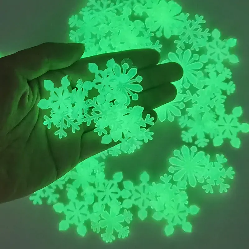 50st 3d Snowflake Lysous Väggklistermärke Fluorescerande glöd i det mörka väggdekalet för Homw Barnrum Sovrum Juldekoration