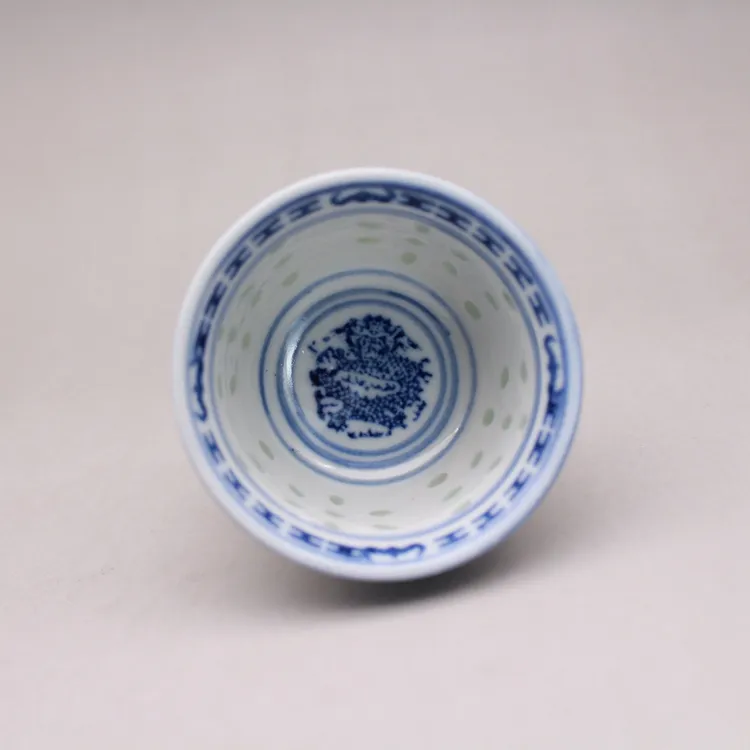 Jingdezhen Bright Porcelain Factory Blue and White RicePattern Dekorerad porslin Small Teacup Wine Cup Antik antik gammal CERA2129798
