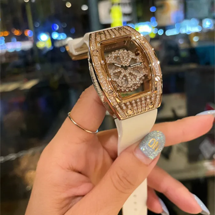 Montre de luxe dameshorloges 32-46 mm quartz uurwerk fijne stalen kast rubberen band Oostenrijks kristal diamanten horloge Watches294h