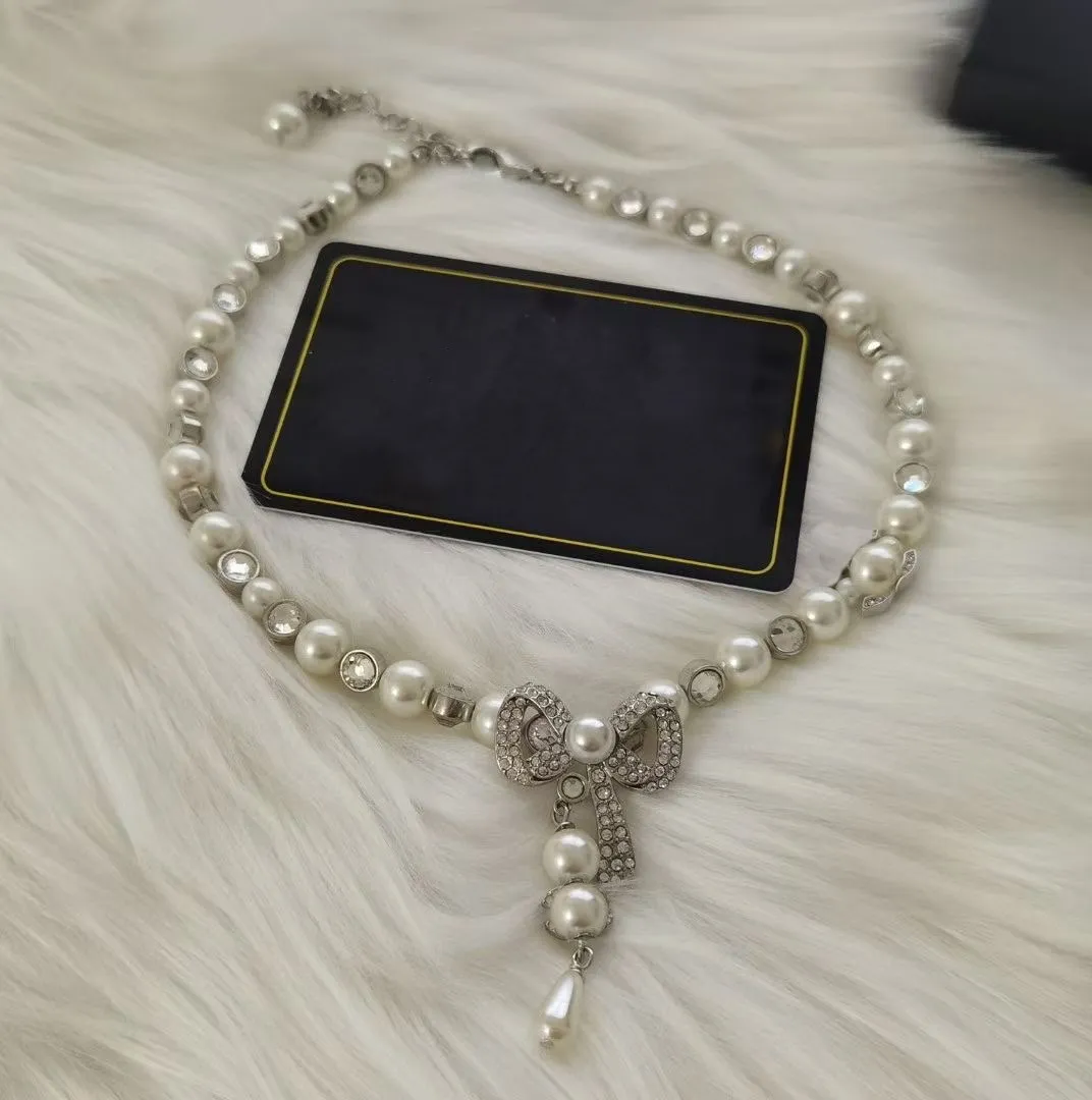 Toppkvalitet DiAmants Luxury Pearls Pendant Halsband för Woman Classic Style Manufacturer Wholer Brand Design Vintage Popular237a