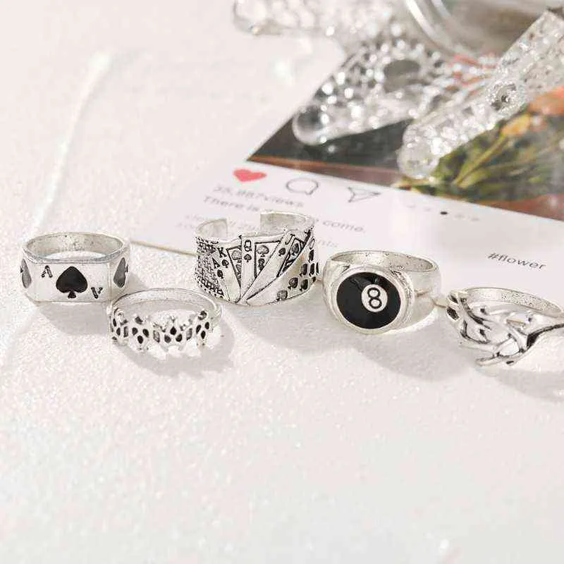 124a / set Rock Poker Ring Män Silver Färg Smycken Ringar För Kvinnor Tillbehör Lucky Ring Mens Fashion Vintage Rings Gift G1125