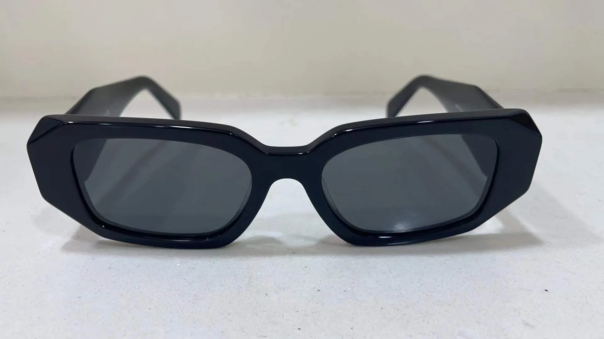 Occhiali da sole da donna donna 17W Occhiali da sole da uomo stile moda protegge gli occhi Obiettivo UV400 di alta qualità con custodia2457