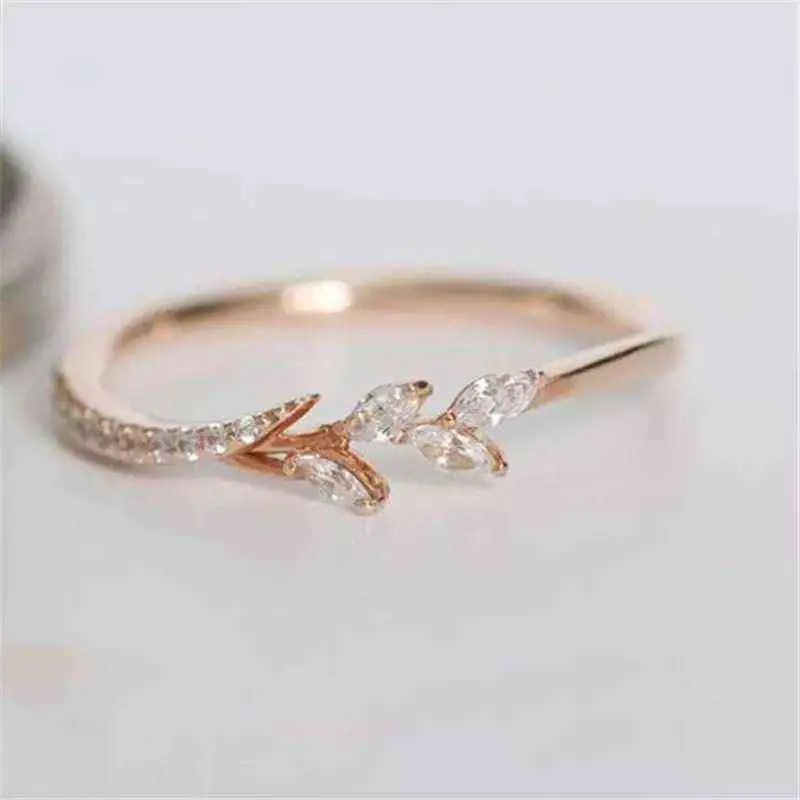 Ringar Rhinestone Bröllop Engagemang Finger Ring Smycken Western Style Zircon Ringar Kvinnor Vintage Floral Crystal Rings Gifts G1125