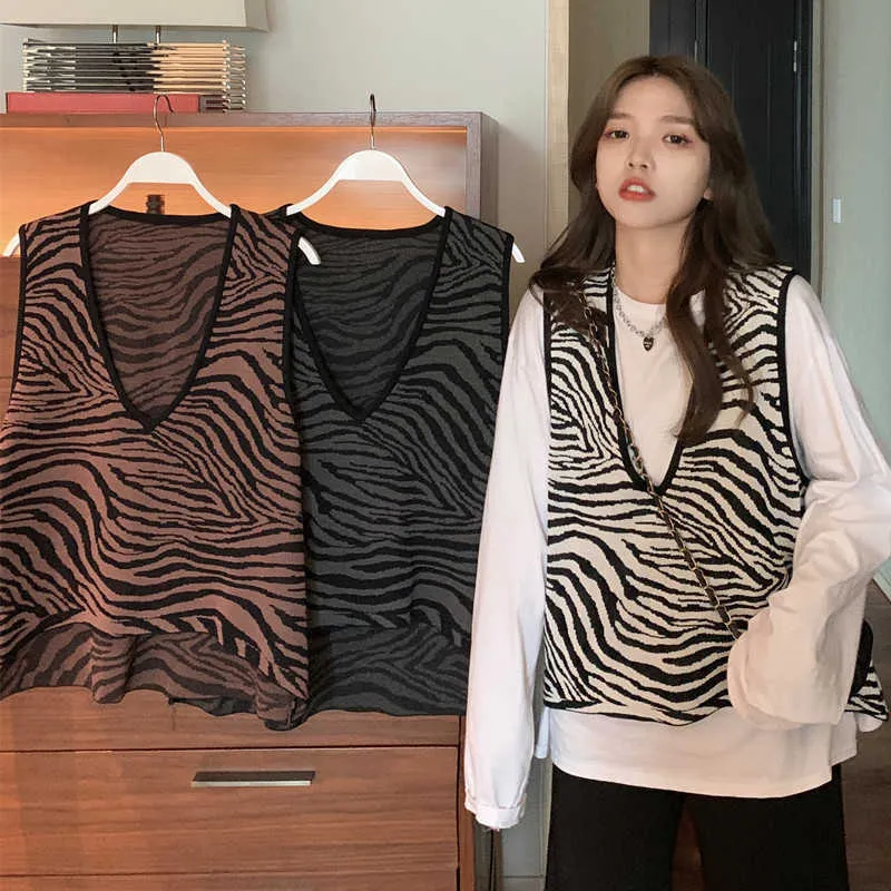 WERUERUYU Zebra-Stripe Sweater Vest Women's Short Style Loose Autumn Korean Style V-neck Sleeveless Sweater 210608