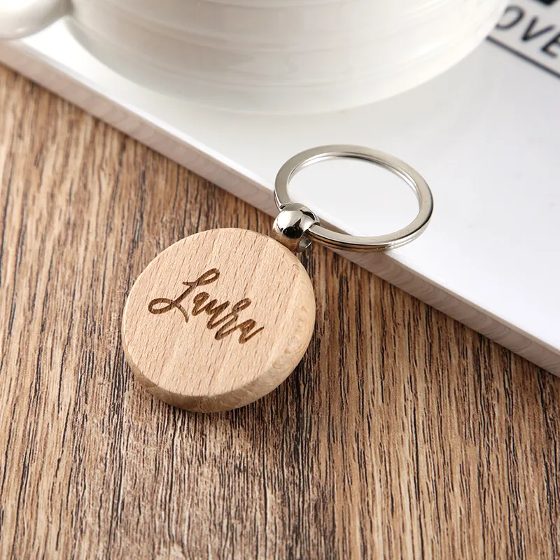 Nomes de casamento gravados personalizados chaveiro de madeira chaveiro de coração de madeira personalizado presentes personalizados para presente de casamento