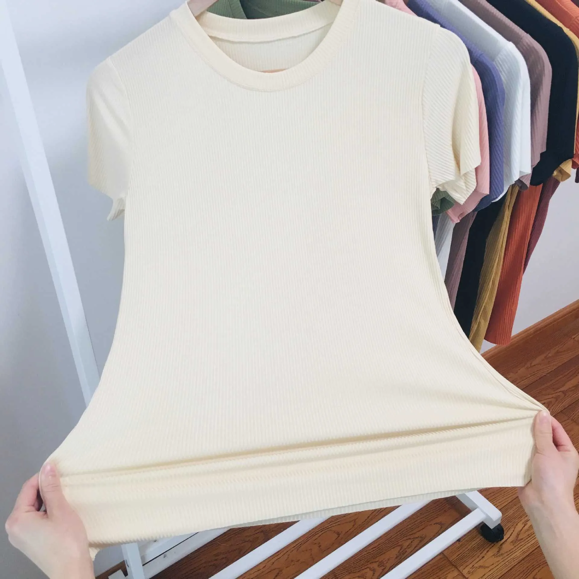 Yaz T-shirt Kadın Kısa Kollu Tshirt Katı Vida Konu Pamuk Yüksek Esneklik Lady Tee Yumuşak Kadın Giysileri Üstleri Beyaz Siyah Y0621