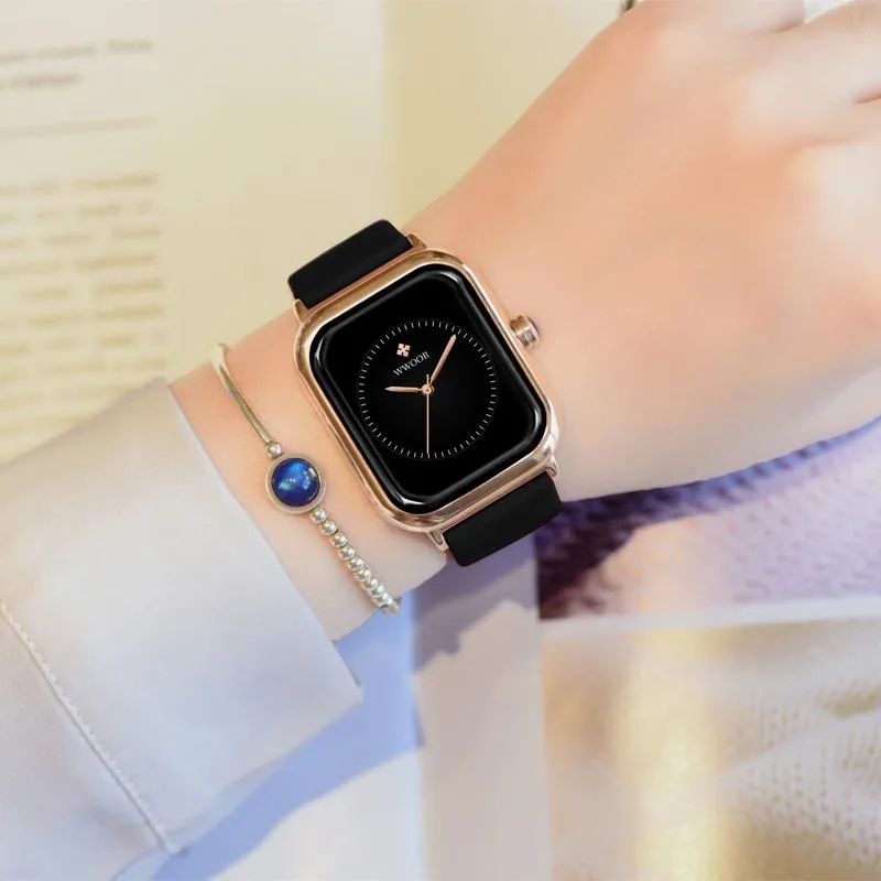 손목 시계 WWOOR 최고 여성 패션 블랙 시계 실리콘 레이디 스퀘어 쿼츠 시계 우아한 손목 시계 2955