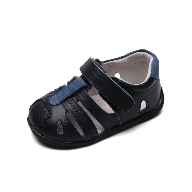 Kleine Jungen Sandalen Echtes Leder Geschlossene Zehe Neue Kinder Schuhe Kleinkind Sommer Schuhe Arch Support Orthopädische Einlegesohle SandQ 210306