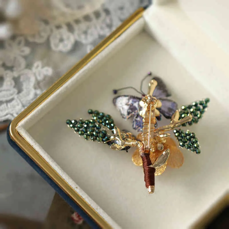 2021 Creative Mode Smycken Handgjorda Net Flower Butterfly Vintage Klänning Brosch Pin för Kvinnor