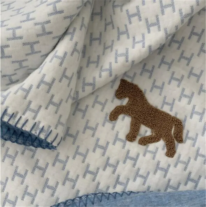 Luxury designer pony Plaid pattern blankets for newborn baby children high quality cotton shawl blanket size 100 150cm warm Christ276e