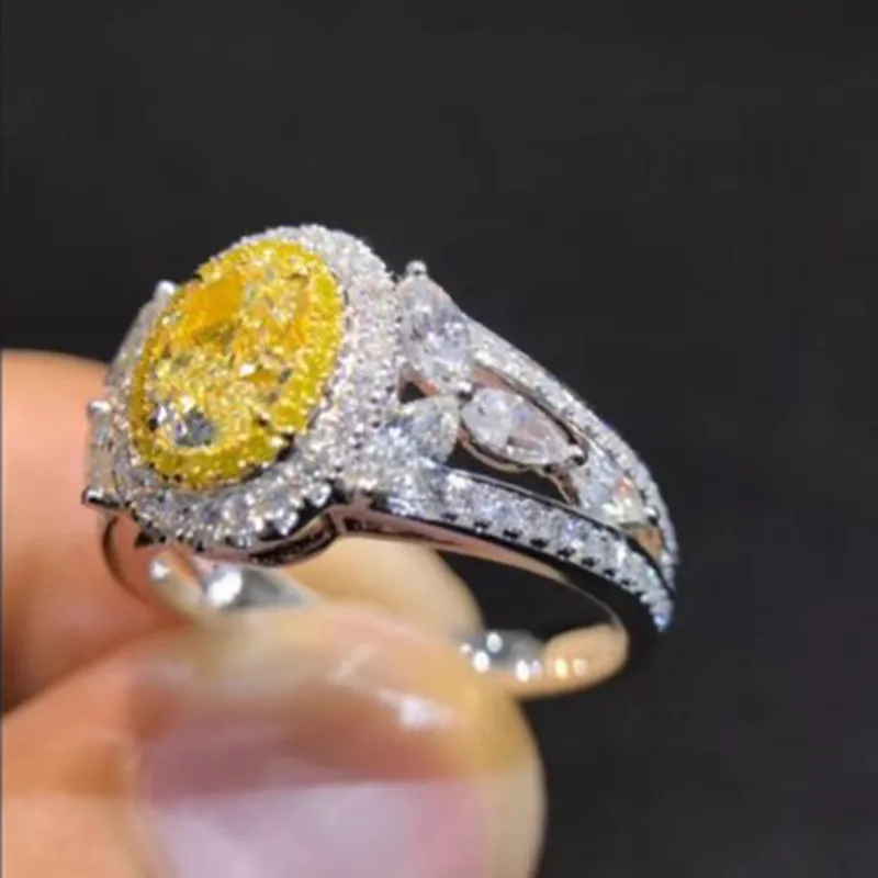 Pusty żółty diament Pełny inkrustowany cyrkon Pierścień Wedding Dinner Bridal Jewelry Akcesoria CX220310
