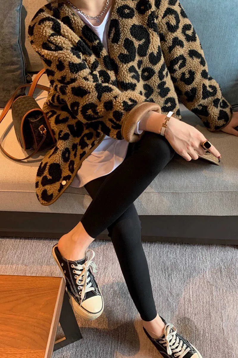 Cappotto con stampa leopardata imitazione pelo di agnello primavera femminile e stile autunnale sciolto pelliccia di media lunghezza spessa un peluche piccolo 211014