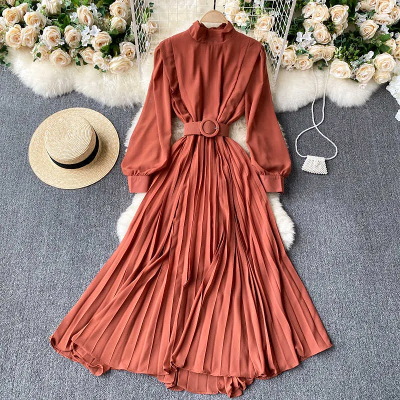 Printemps et été Solide Couleur Sundresses Robe Femme Lumière Élégante Vacances Orange Plissée Mousseline Maxi Robe Femme Robe 210630